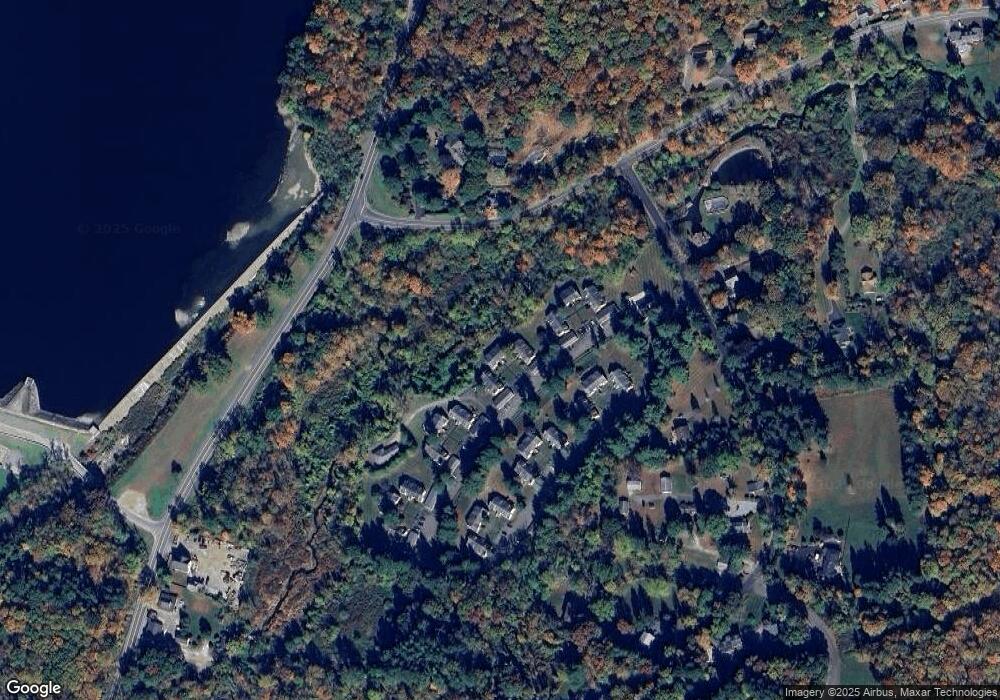 501 Holly Stream Ct unit 3B2, Brewster, NY 10509 - photo 1