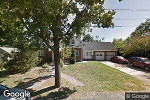 2 Lee Dr, Somerset, NJ 08873