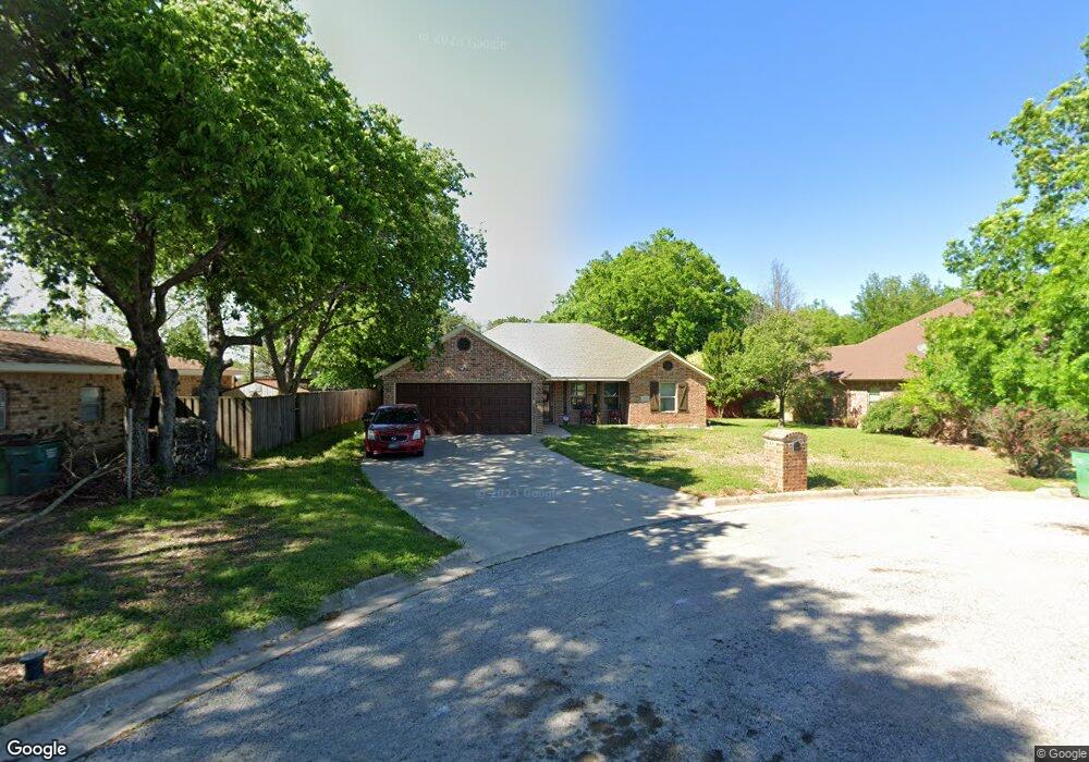1603 Lynwood St, Gainesville, TX 76240 - photo 1