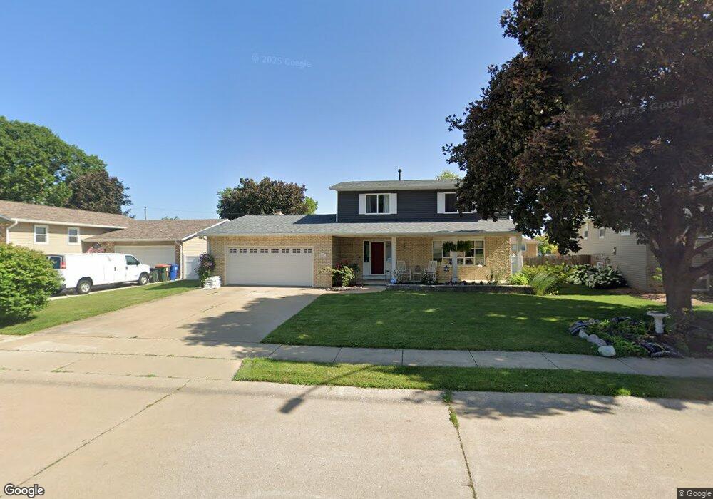 2218 W 45th St, Davenport, IA 52806 - photo 1