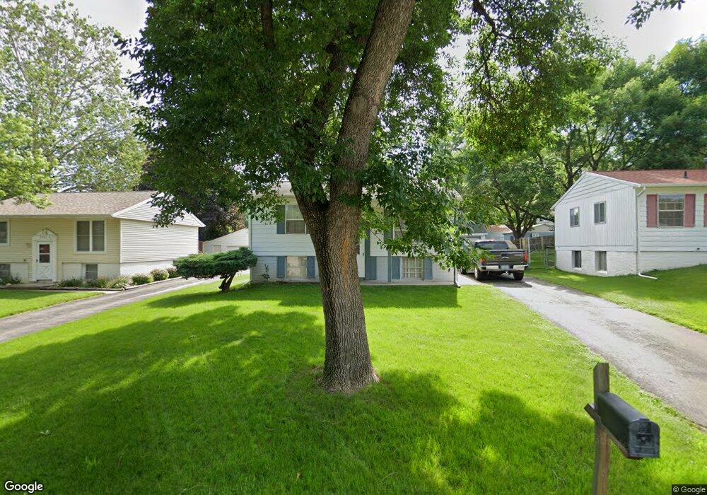 3015 Bramble Rd SW, Cedar Rapids, IA 52404 - photo 1
