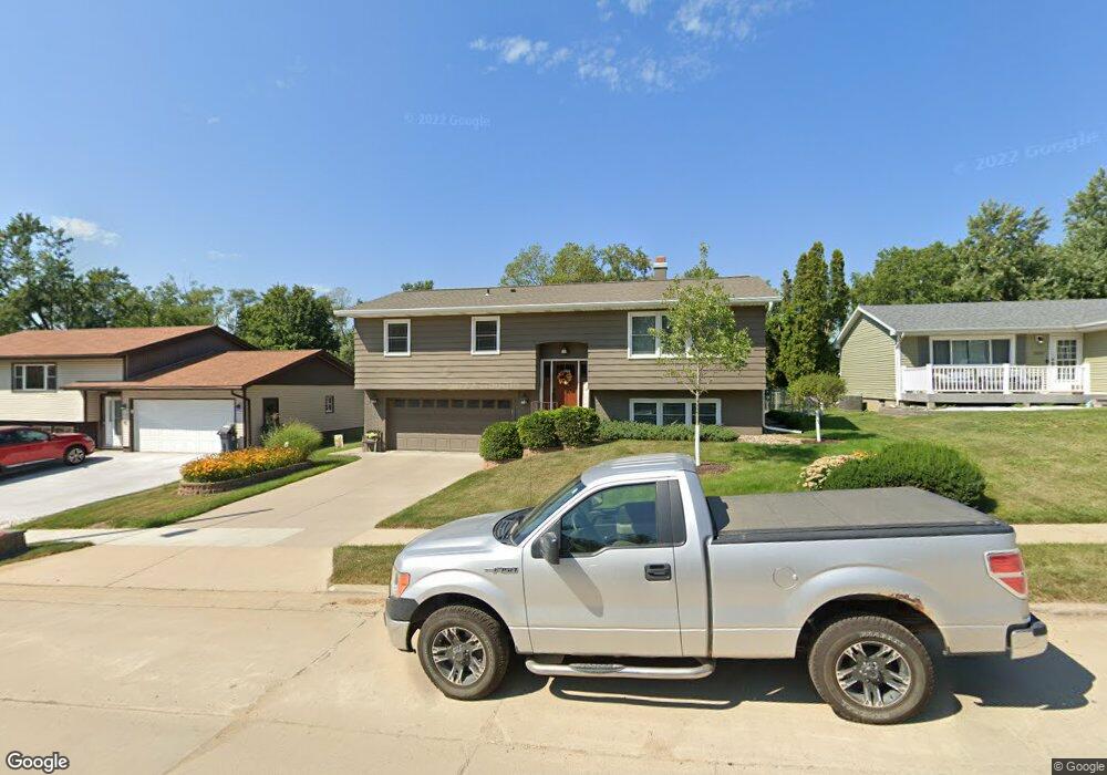 1204 38th St NW, Cedar Rapids, IA 52405 - photo 1