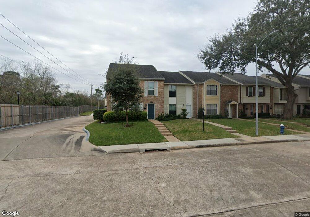 10203 Longmont Dr unit 36, Houston, TX 77042 - photo 1