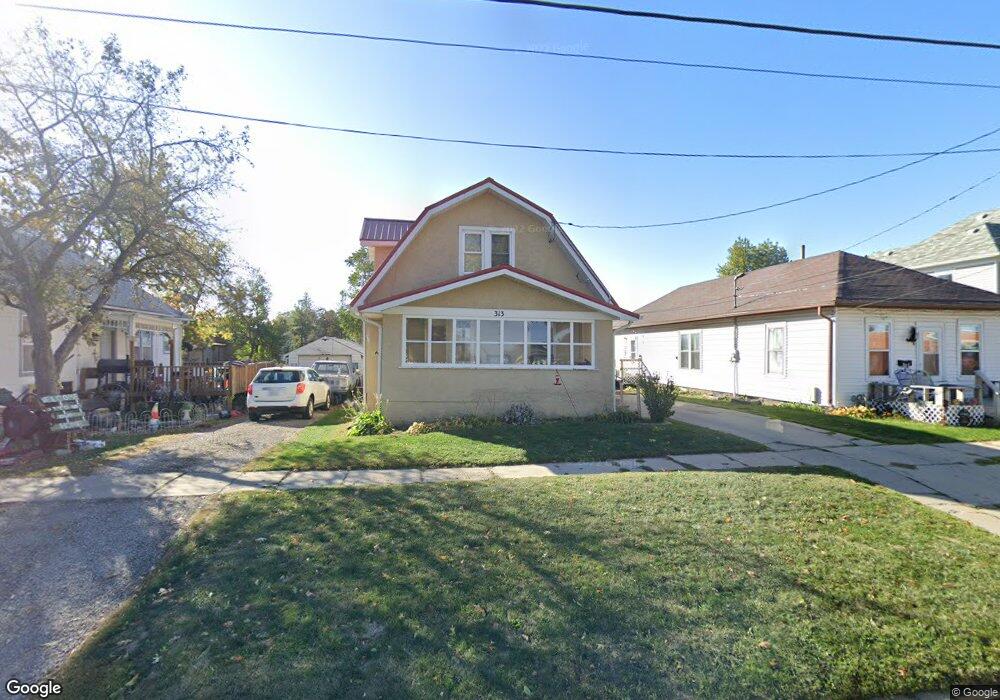 313 S 3rd Ave E, Newton, IA 50208 - photo 1