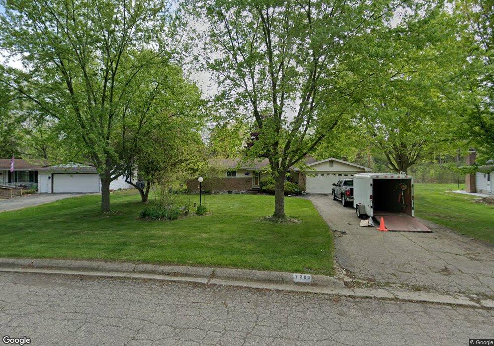 1300 Heathercrest Dr, Flint, MI 48532 - photo 1