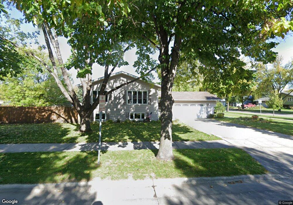 2302 W Fallcreek Ct, Grand Forks, ND 58201 - photo 1