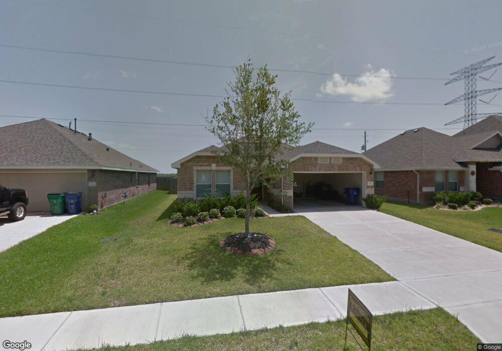 335 Lake Line Dr, Alvin, TX 77511 - photo 1