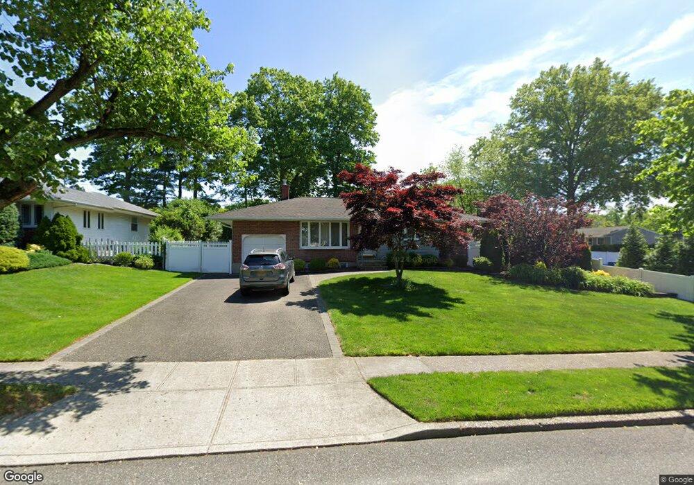 3 Rita Crescent, ComMacK, NY 11725 - photo 1