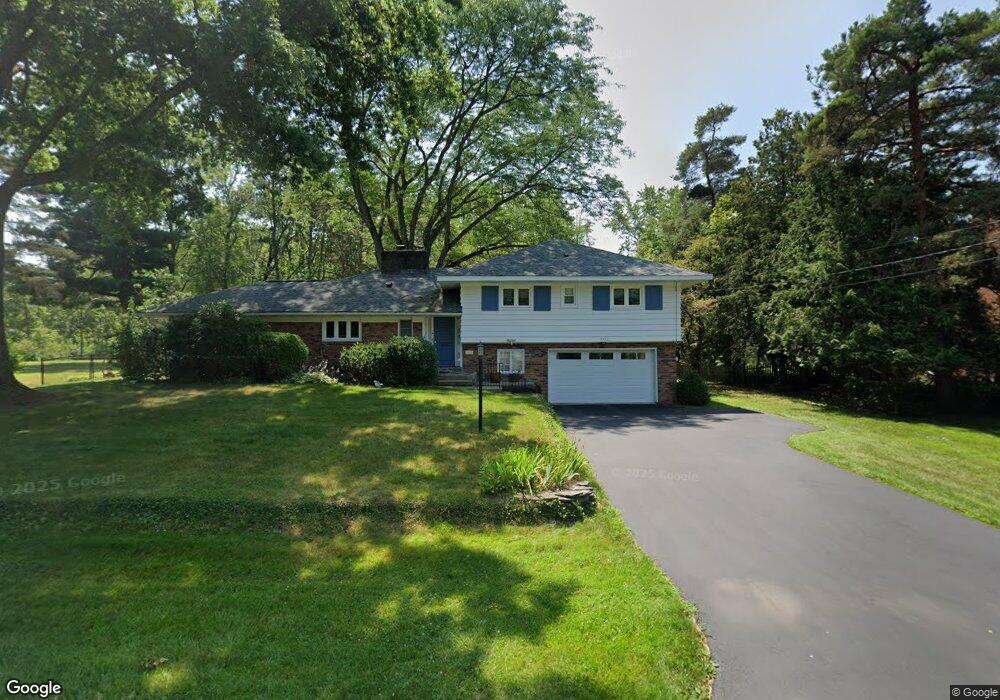 2352 Cayuga Rd, Schenectady, NY 12309 - photo 1