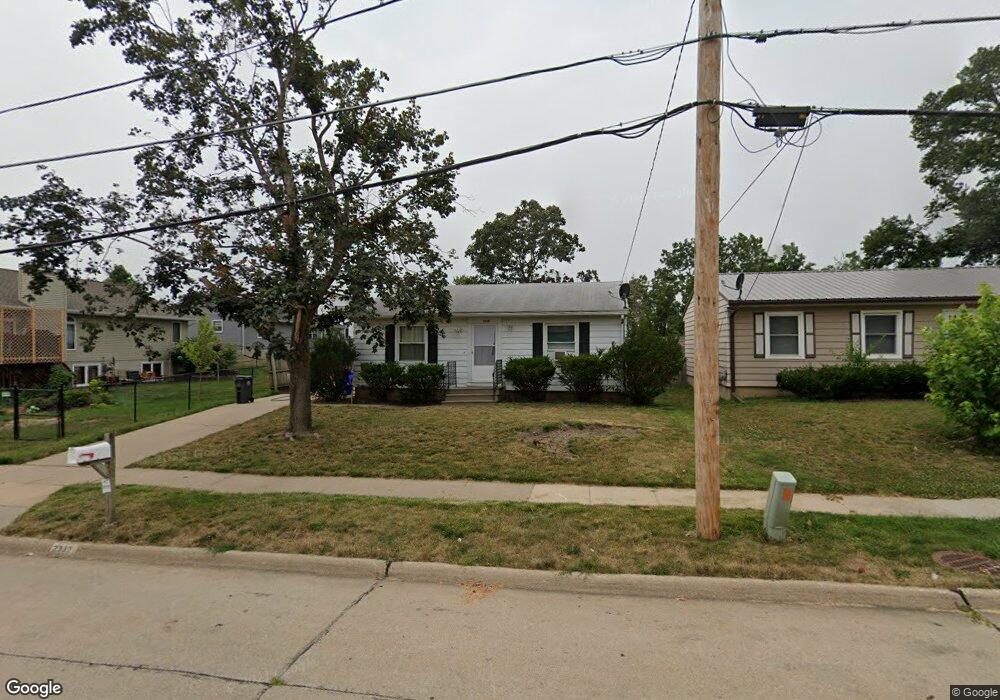 2330 29th St SW, Cedar Rapids, IA 52404 - photo 1