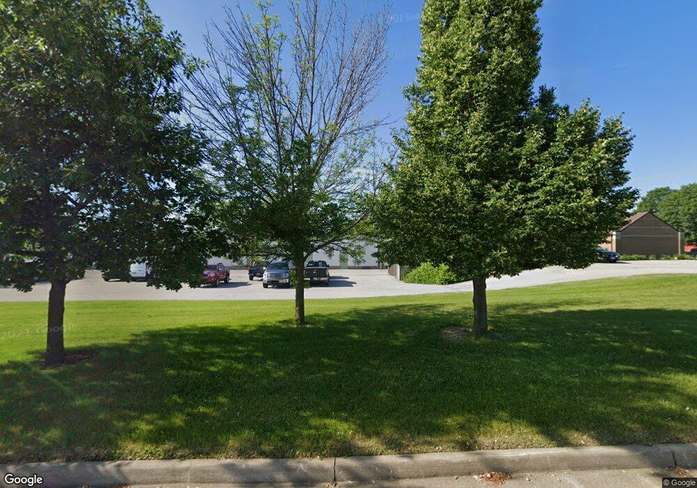 2822 E 53rd St, Davenport, IA 52807 - photo 1