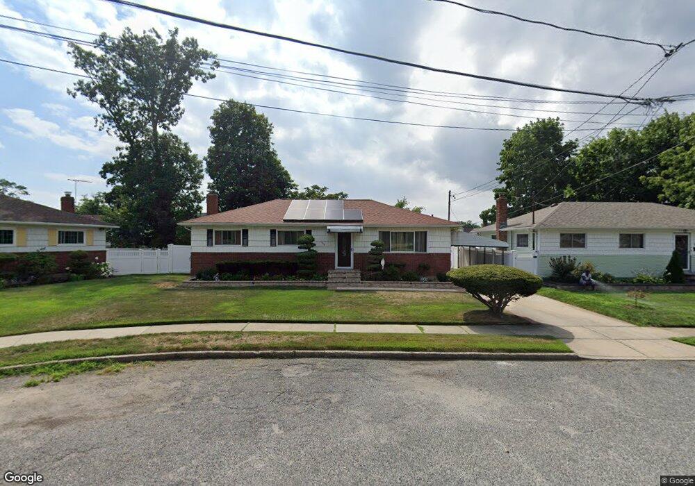 549 Pinebrook Ct, West Hempstead, NY 11552 - photo 1