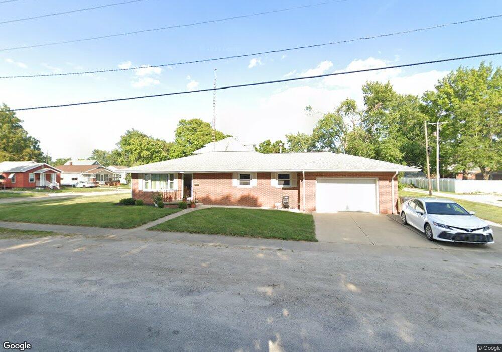 207 N Center St, Tuscola, IL 61953 - photo 1