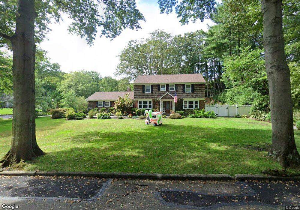 2 Corringway Ct, Dix Hills, NY 11746 - photo 1