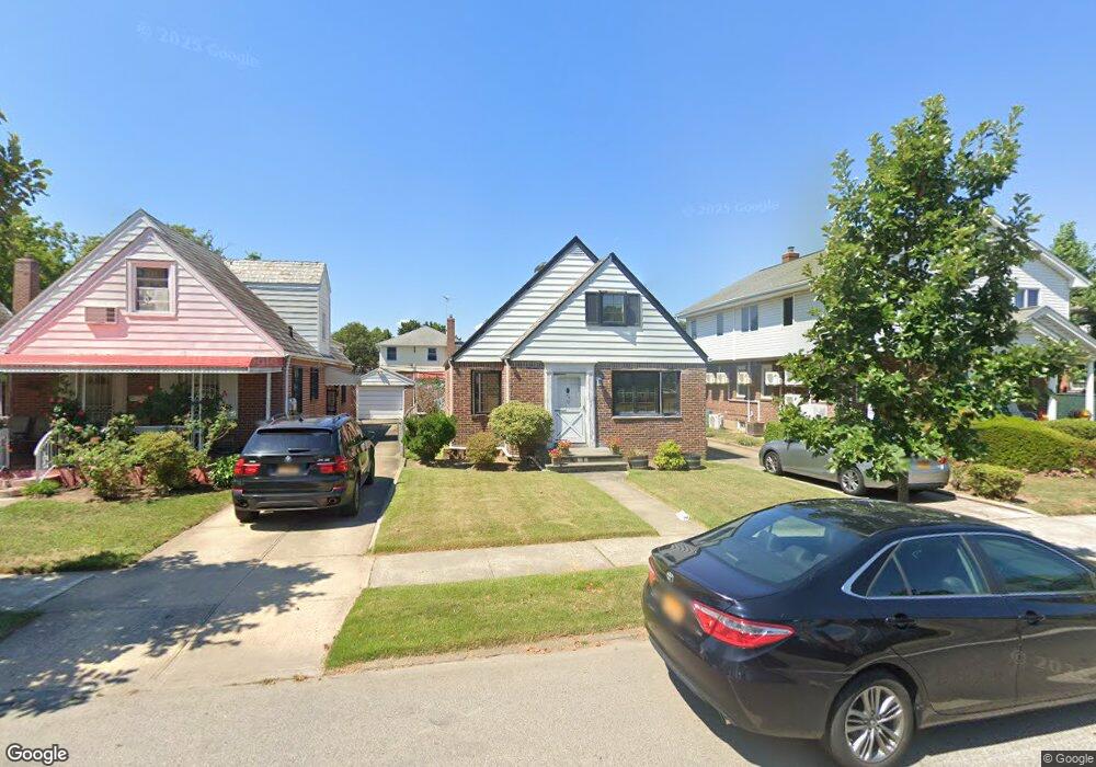 7610 172nd St, Fresh Meadows, NY 11366 - photo 1