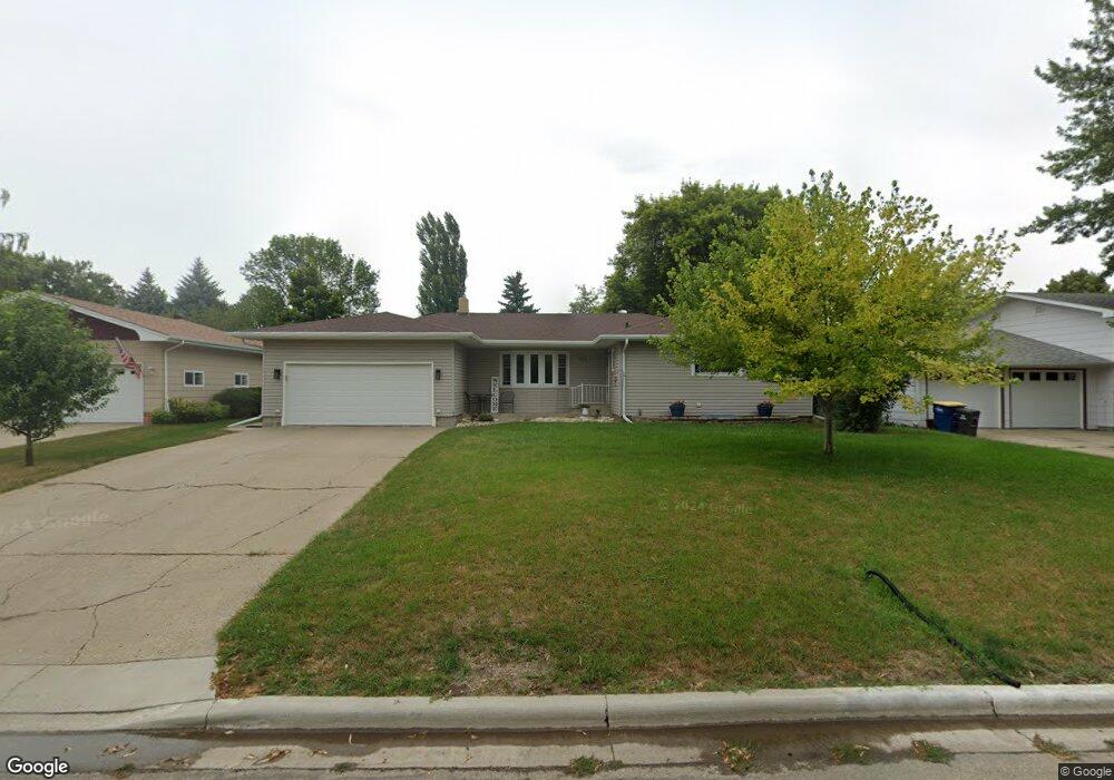 713 15th St SE, Jamestown, ND 58401 - photo 1