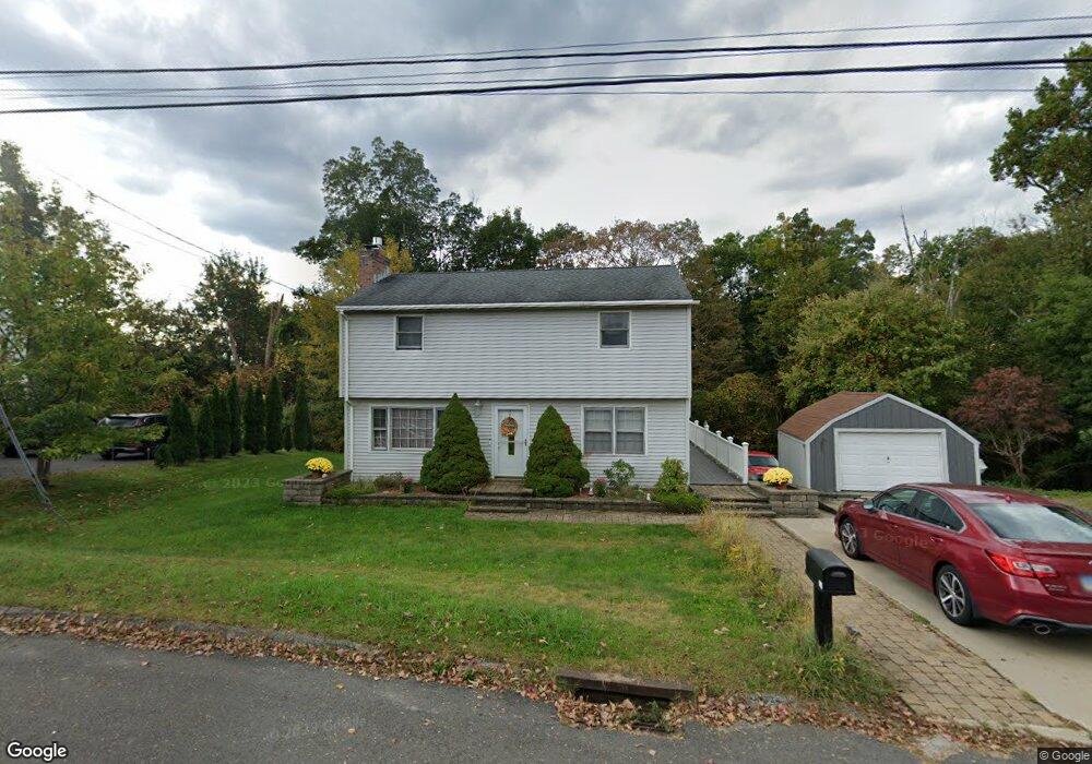 204 Hickory Hill Dr, Waterbury, CT 06708 - photo 1