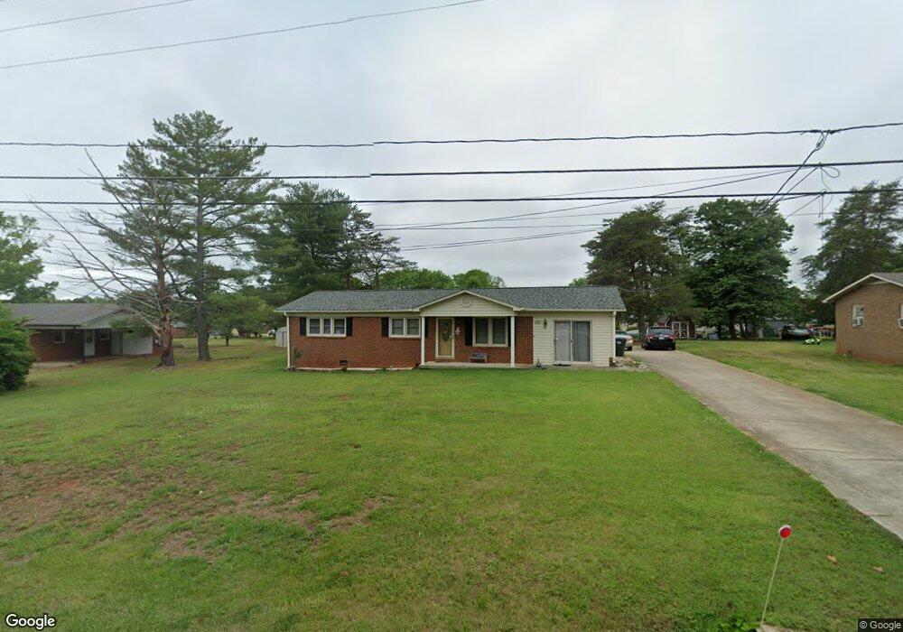 231 Shumaker Dr, Statesville, NC 28625 - photo 1