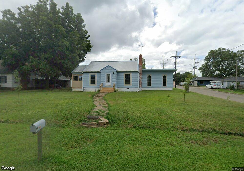 802 E Kirk St, Hugo, OK 74743 - photo 1