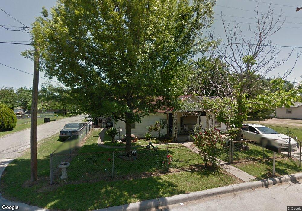 209 Avenue D, Ennis, TX 75119 - photo 1