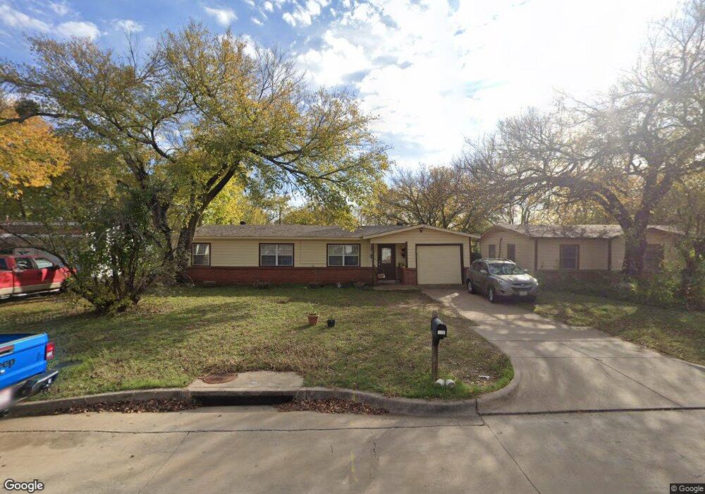 712 Greenway Dr, Hurst, TX 76053 - photo 1