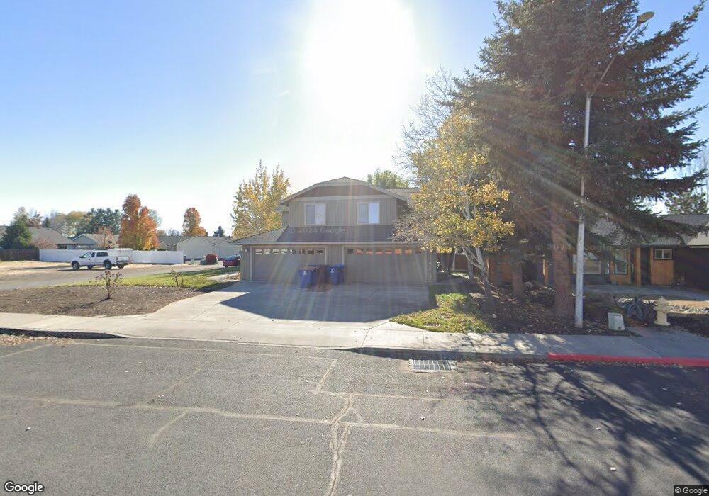 810 NE Oak Place, Redmond, OR 97756 - photo 1