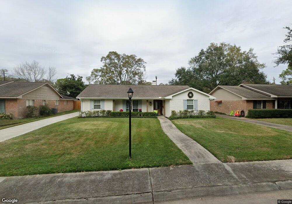 10046 Meadow Lake Ln, Houston, TX 77042 - photo 1