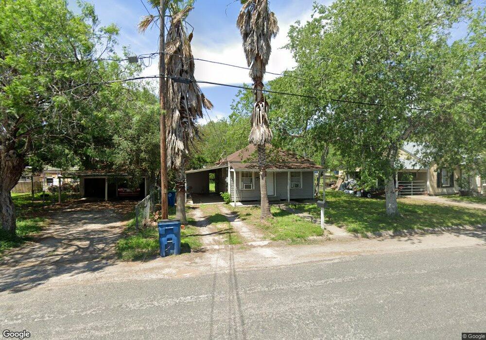 107 E Clare St, Beeville, TX 78102 - photo 1