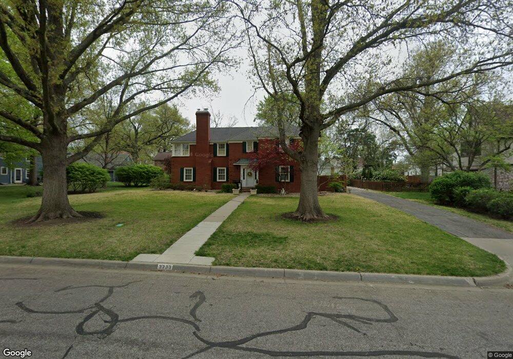 3233 SW Westover Rd, Topeka, KS 66604 - photo 1