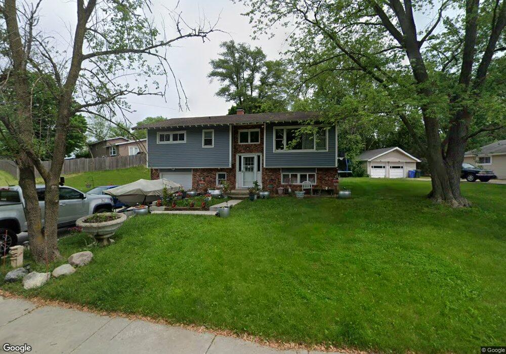 1633 Sacramento Dr, Carpentersville, IL 60110 - photo 1