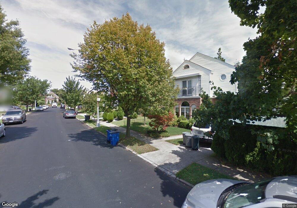 7223 137th St, Flushing, NY 11367 - photo 1