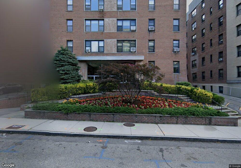 Tibbets Park unit 3H, White Plains, NY 10601 - photo 1