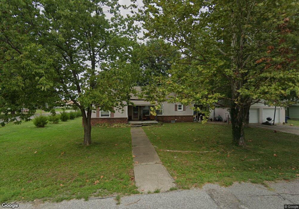 1221 W Elm St, Columbus, KS 66725 - photo 1