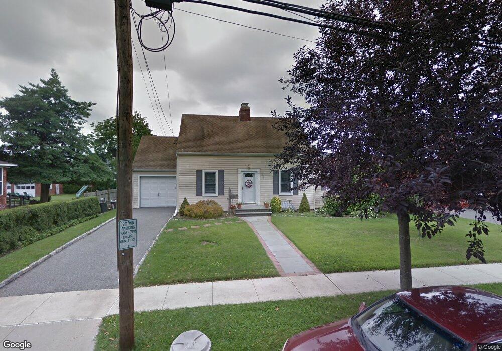 181 Canterbury Rd, Williston Park, NY 11596 - photo 1