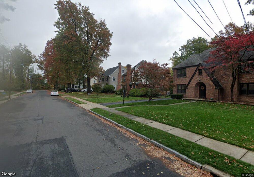 118 Foxcroft Rd, West Hartford, CT 06119 - photo 1