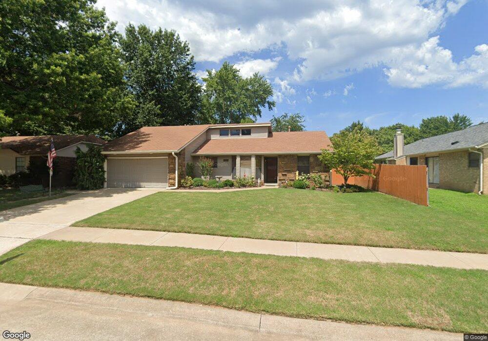 1304 W Hot Springs Place, Broken Arrow, OK 74011 - photo 1