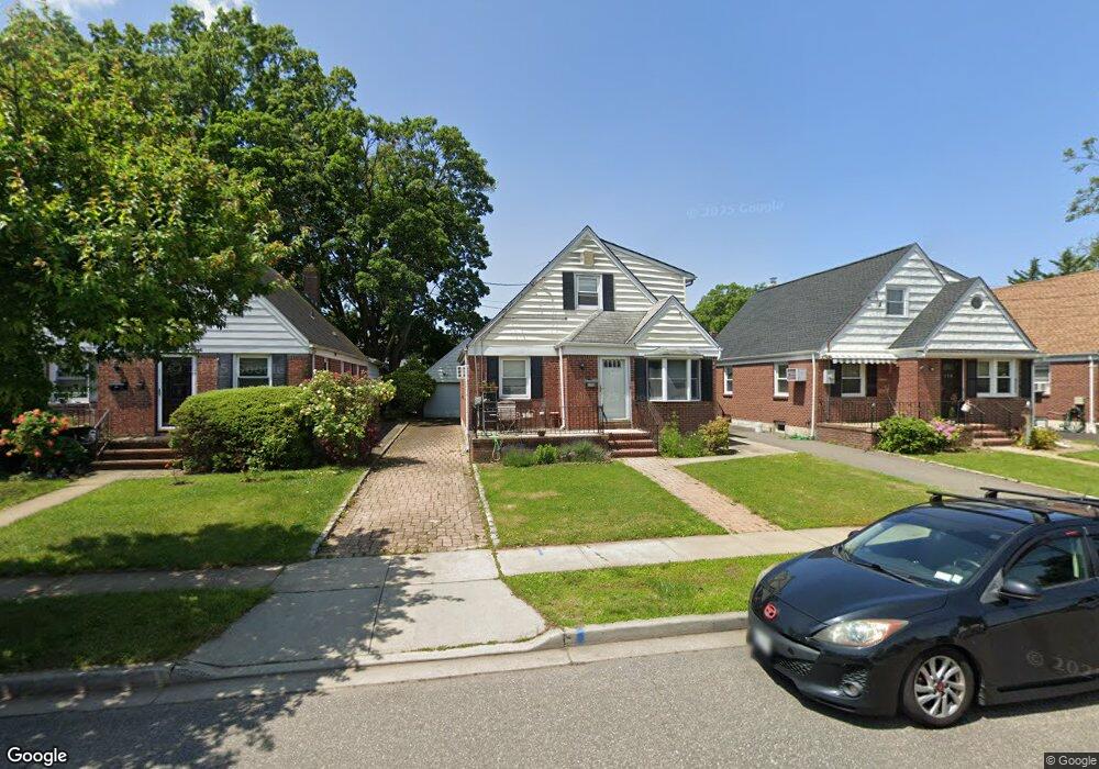 175 Latham Rd, Mineola, NY 11501 - photo 1