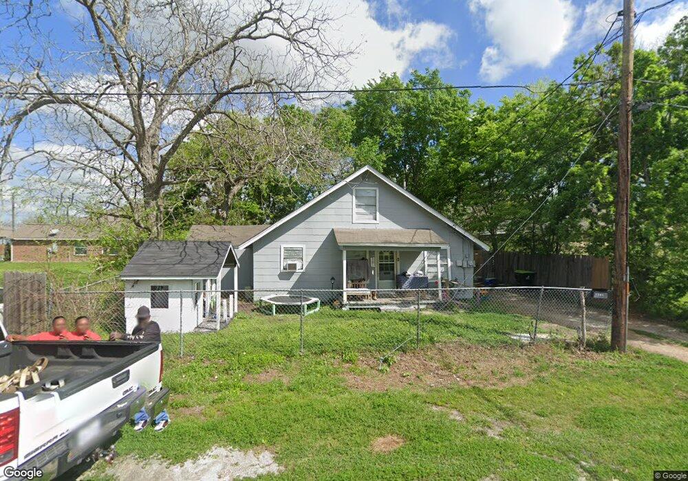 1307 4th St, Bay City, TX 77414 - photo 1