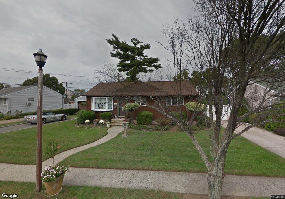 726 Sprague Ave, Franklin Square, NY 11010 - photo 1