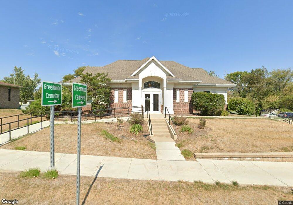 809 W 1st St, Cedar Falls, IA 50613 - photo 1