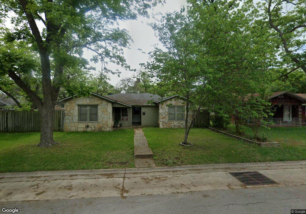 927 E Weinert St, Seguin, TX 78155 - photo 1