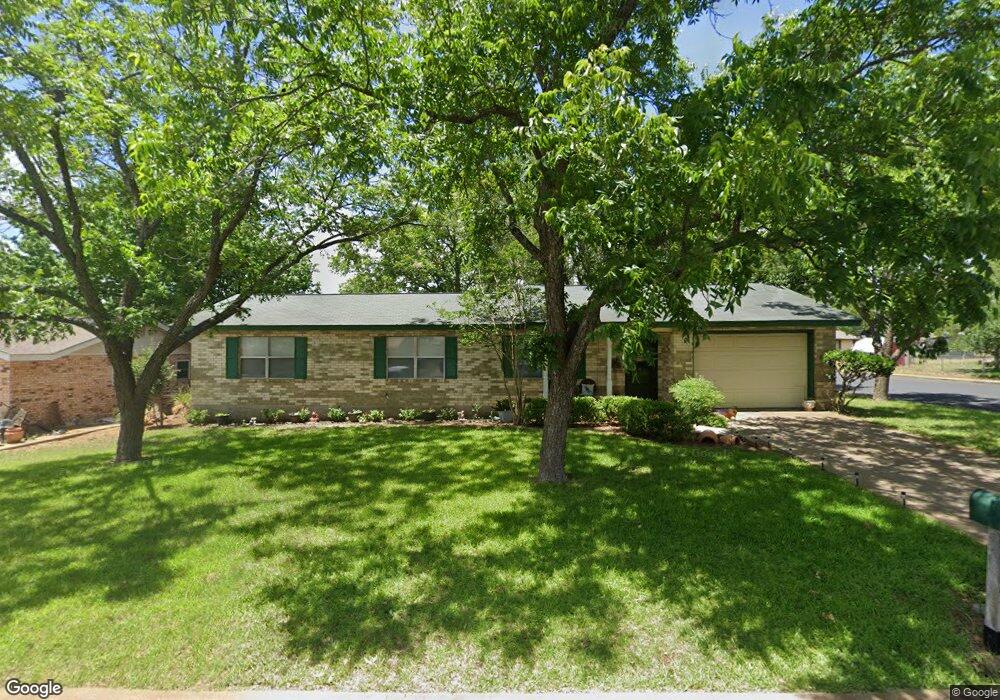 209 Westmoor St, Fredericksburg, TX 78624 - photo 1
