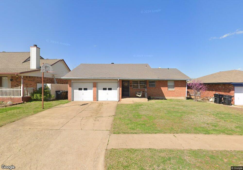 905 NE 6th St, Moore, OK 73160 - photo 1