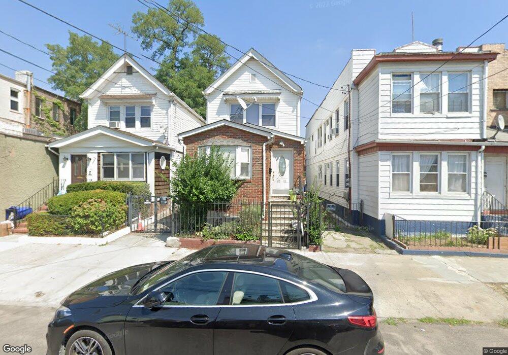 8711 108th St, Richmond Hill, NY 11418 - photo 1