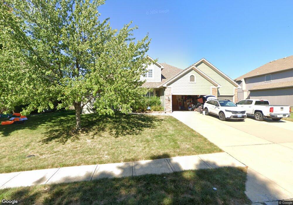 1528 Horseshoe Dr, Raymore, MO 64083 - photo 1