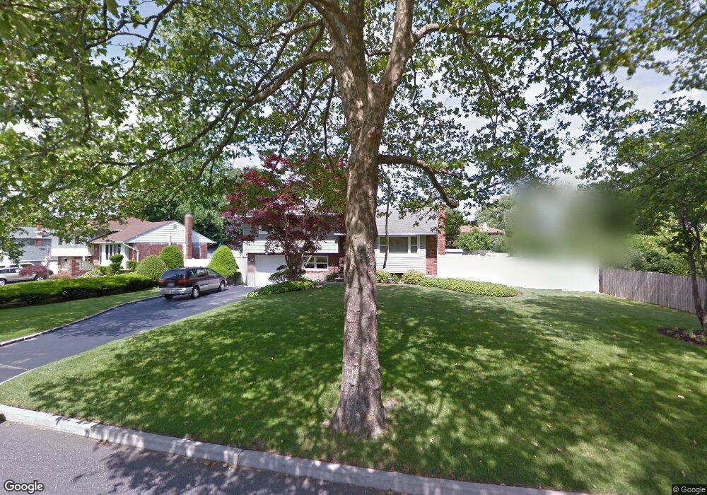 3 Weldon Ln, ComMacK, NY 11725 - photo 1