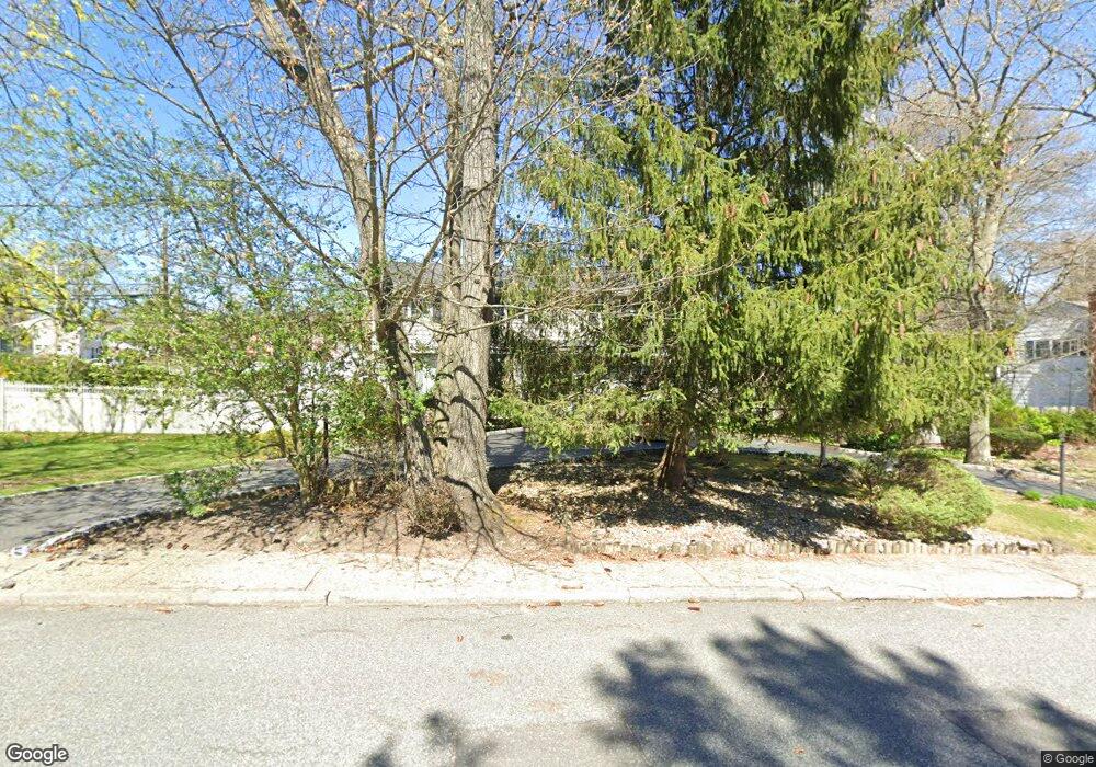 157 Cornell Dr, ComMacK, NY 11725 - photo 1