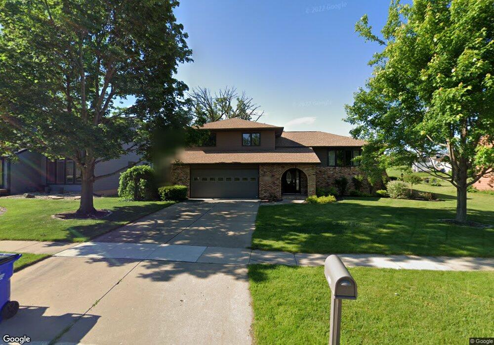 2711 Iris Ave NW, Cedar Rapids, IA 52405 - photo 1