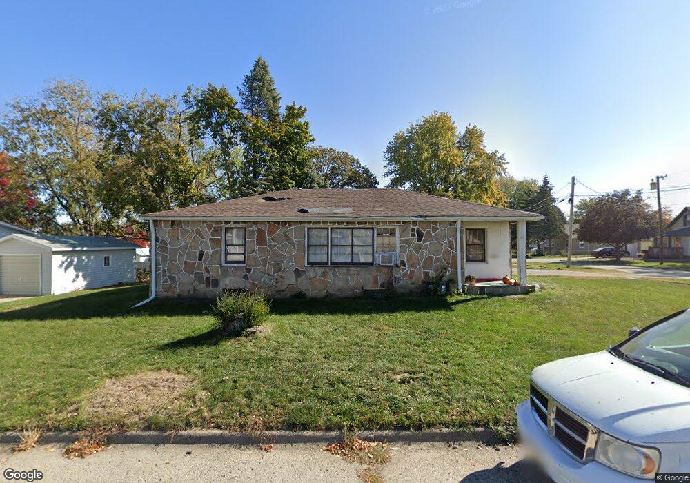 1102 S 5th Ave E, Newton, IA 50208 - photo 1