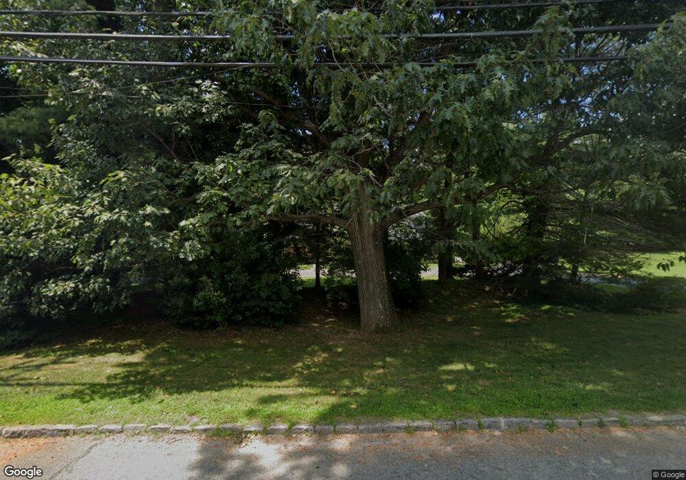 17 Tibbits Ln, Port Washington, NY 11050 - photo 1